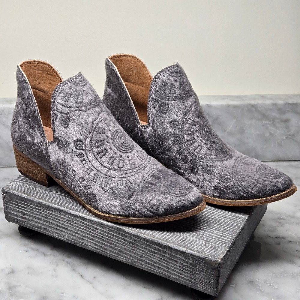 Mi.iM Gray Ankle Booties V-Cut Leather Embossed Faux Calf Hair, Size 7 Excellent